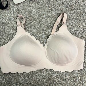 Seamless Scalloped Edge Bra - Cream
